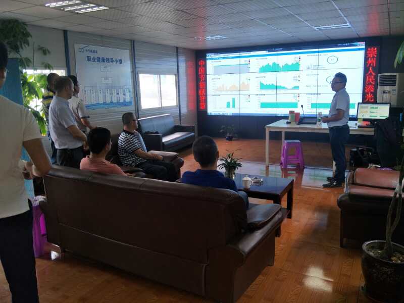 崇州市140余盞智慧路燈建設完成！TA不僅自帶免費wifi和汽車充電樁，還有這些厲害的功能……(圖2)